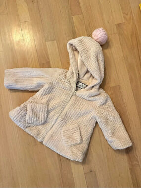 American Widgeon Girls Size 2 Cream Faux Fur Jacket